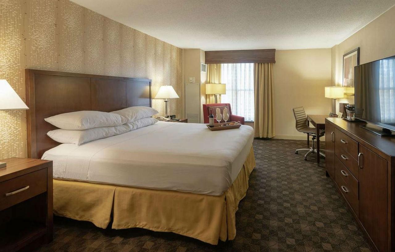 DoubleTree by Hilton Norfolk Airport Hotell Eksteriør bilde