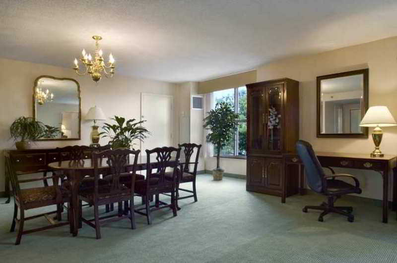 DoubleTree by Hilton Norfolk Airport Hotell Eksteriør bilde