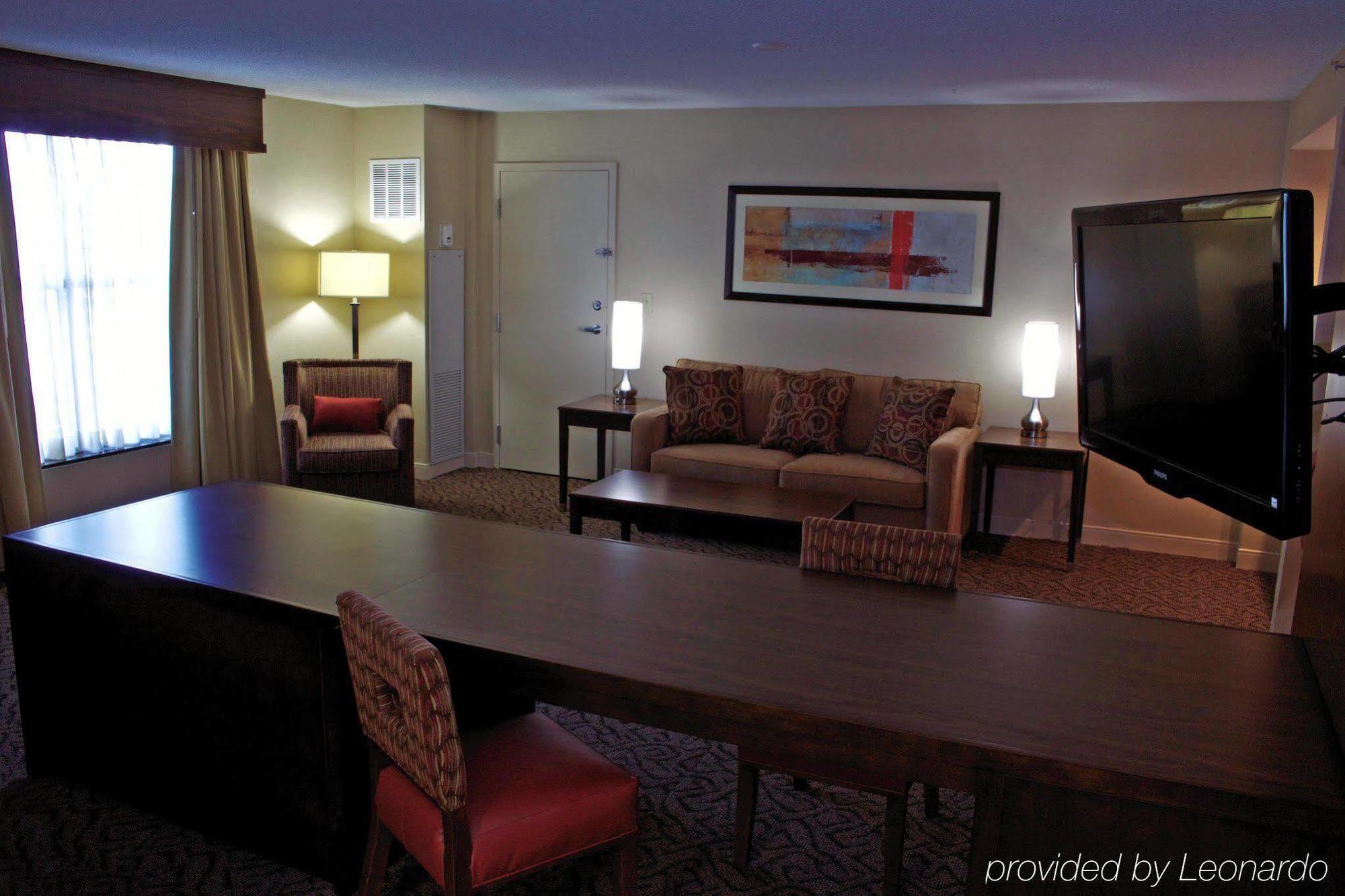 DoubleTree by Hilton Norfolk Airport Hotell Eksteriør bilde