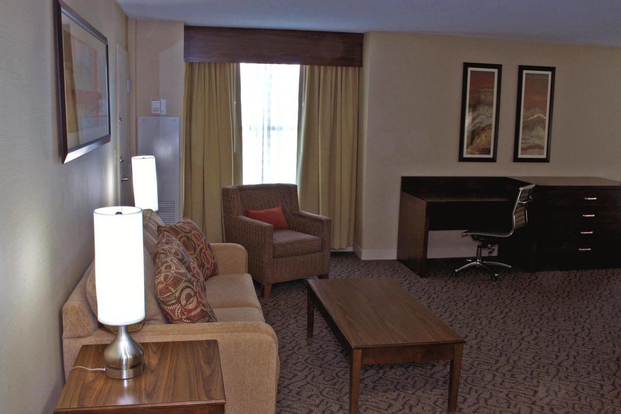 DoubleTree by Hilton Norfolk Airport Hotell Eksteriør bilde