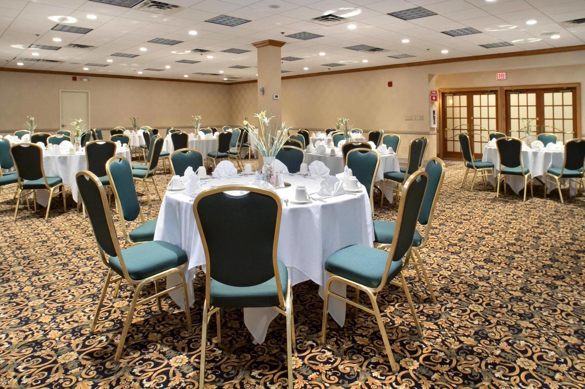 DoubleTree by Hilton Norfolk Airport Hotell Restaurant bilde